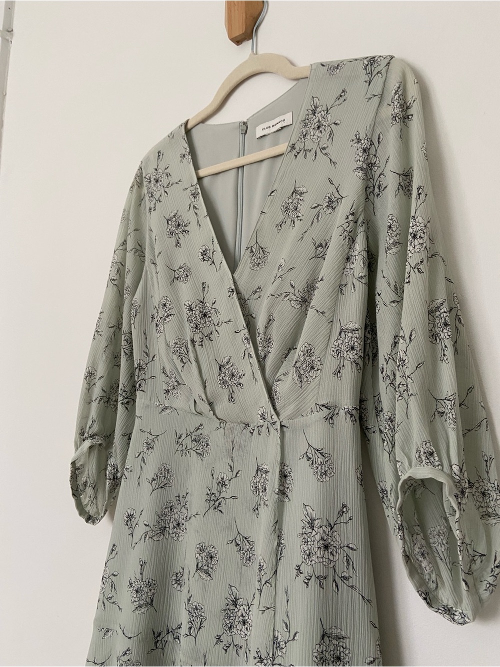 Club Monaco Pitched Sleeve Mini Dress in Light Green Floral size 4 - Picture 6 of 10